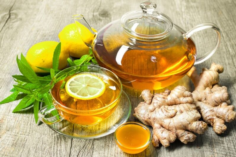 Il tè con limone e zenzero aiuterà a mettere in ordine il metabolismo di un uomo